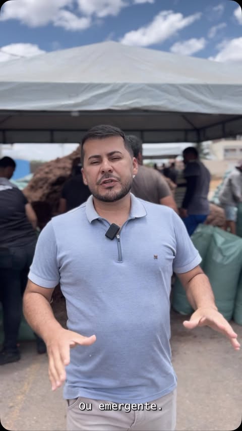 Prefeitura entrega silagem a agricultores com rebanhos vacinados