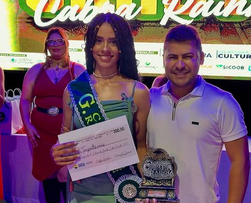 Letícia é eleita Garota Cabra Rainha 2025 em noite de glamour e beleza