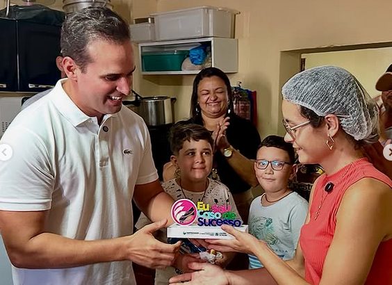 Vice-governador Lucas Ribeiro visita Santo André e assina contratos de crédito para empreendedores locais