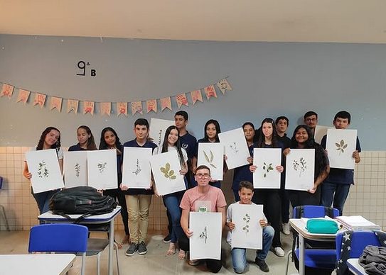 Projeto \"Das Cores da Terra\" leva oficina educativa à Escola Municipal Fenelon Medeiros