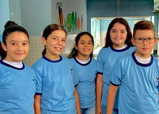 Escola Municipal Fenelon Medeiros recebe novo modelo de fardamento para alunos