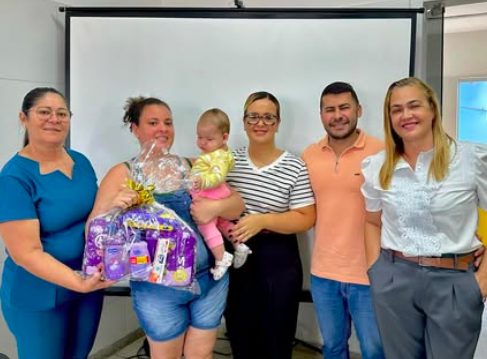 Ação do Agosto Dourado com palestras, kits e café da manhã para gestantes e mamães